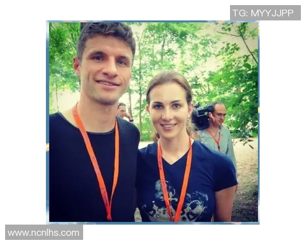 足球明星为何青睐模特作为伴侣背后的心理与社会因素分析